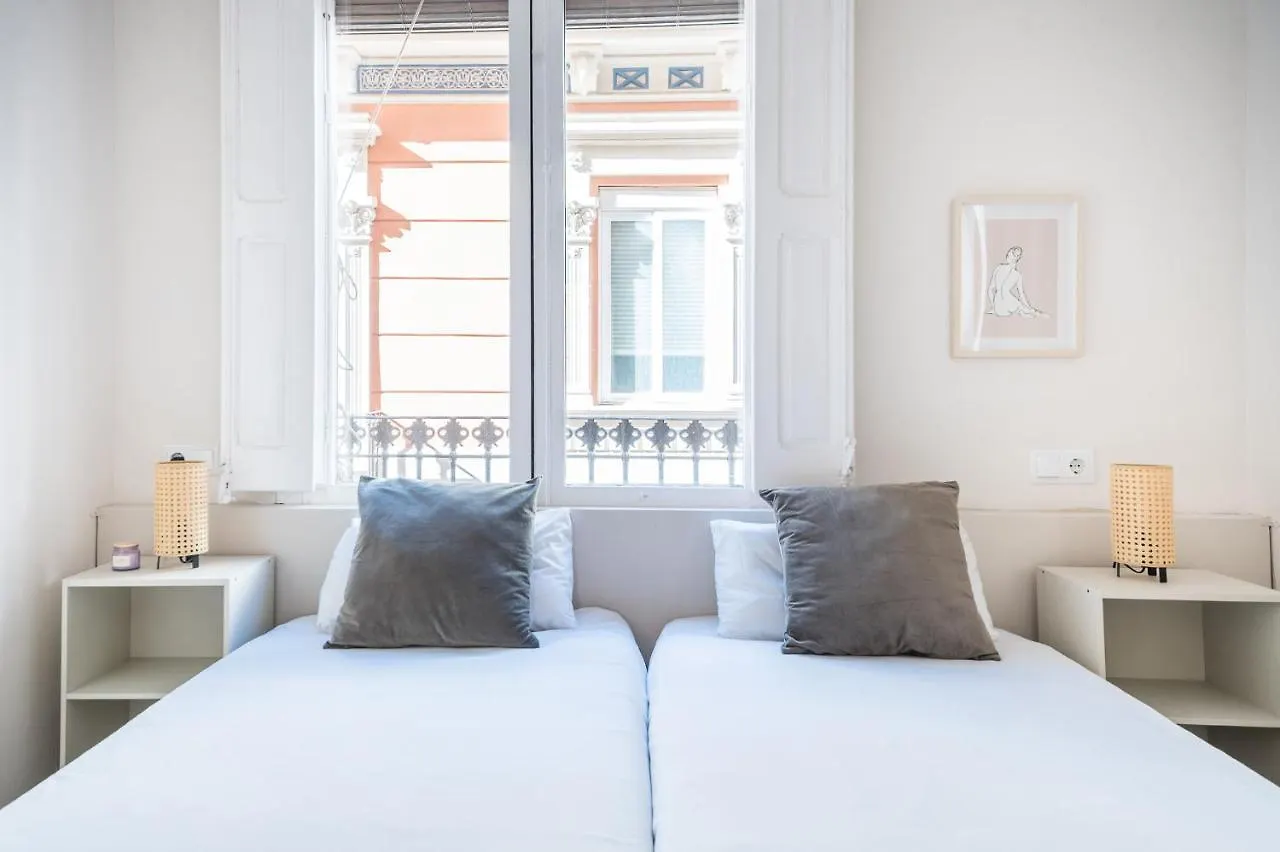 Light, Cozy Terrace And Local Life In Gracia Apartment Barcelona