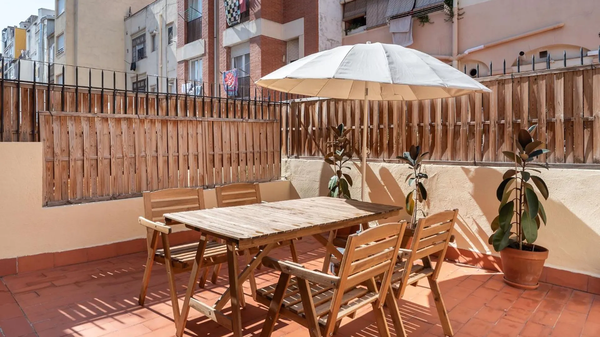 Light, Cozy Terrace And Local Life In Gracia Apartment Barcelona