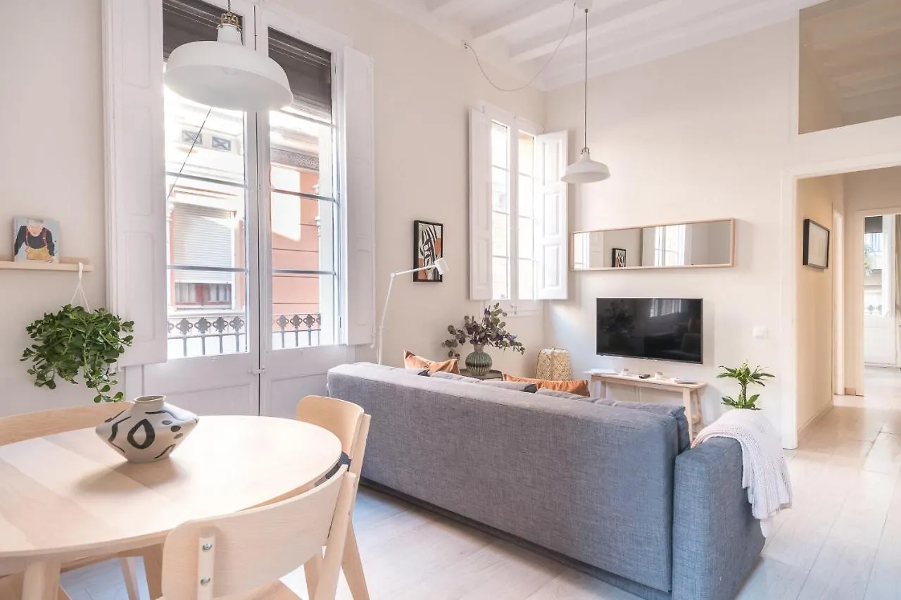 Light, Cozy Terrace And Local Life In Gracia location